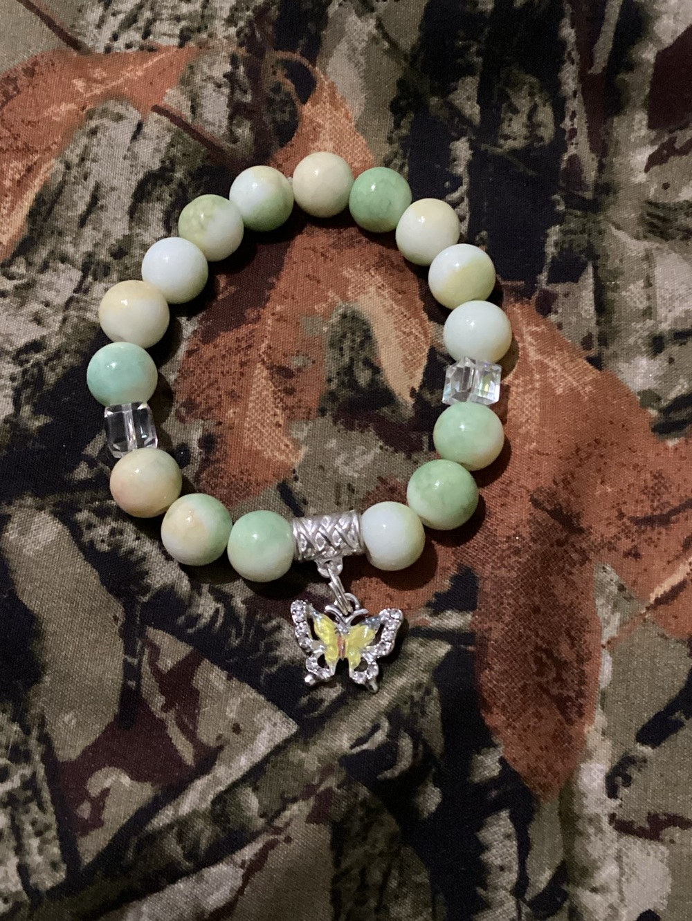 Handmade glass beaded Butterfly Charm Green Beaded Stretch Bracelet - Unbranded
